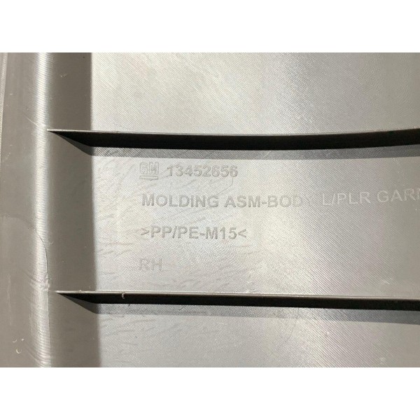 Acabamento Soleira Banco Traseiro Direito Cruze Sedan 18
