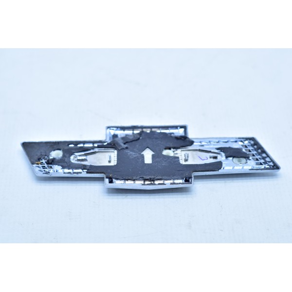 Emblema Gravata Tampa Traseira Black Piano Onix Plus 1.0 Ler