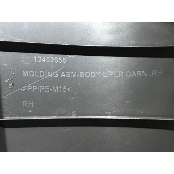 Acabamento Lateral Banco Traseiro Direito Cruze Lt Sedan 18