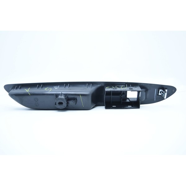 Moldura Botão Vidro Traseiro Direito Gm Tracker 1.4 Turbo