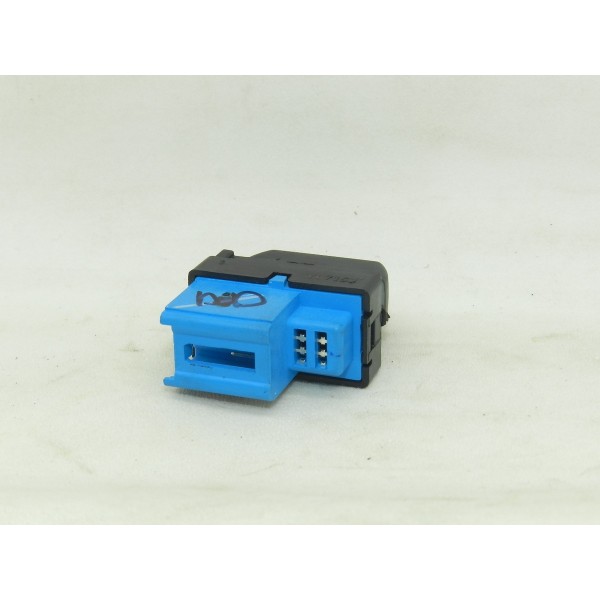 Botão Trava Eletrica Dianteiro Direito Gm Tracker 1.4 Turbo