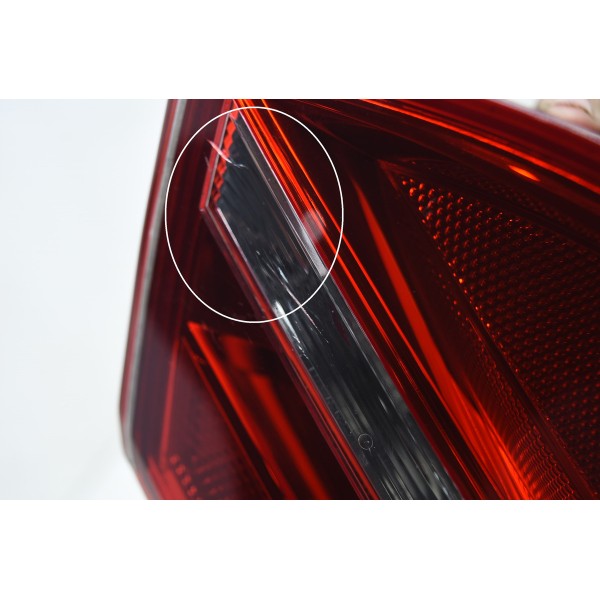 Lanterna Tampa Traseira Direita Jetta 2.0 Tsi - Descrição