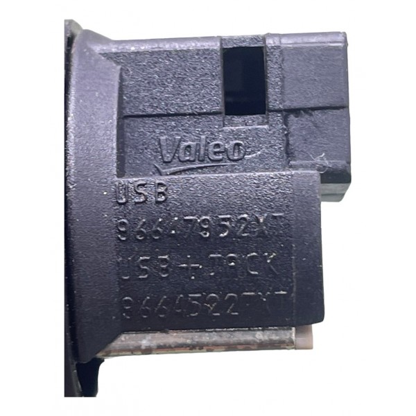 Tomada Entrada Usb Serial Auxiliar C4 Lounge 1.6 Thp 2014