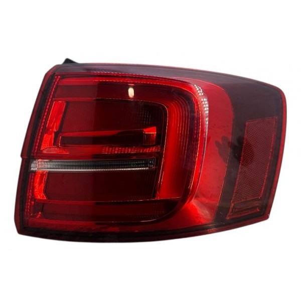Lanterna Traseira Direita Vw Jetta 2.0 Tsi 211 Dsg 2016 Direito/passageiro Vermelho